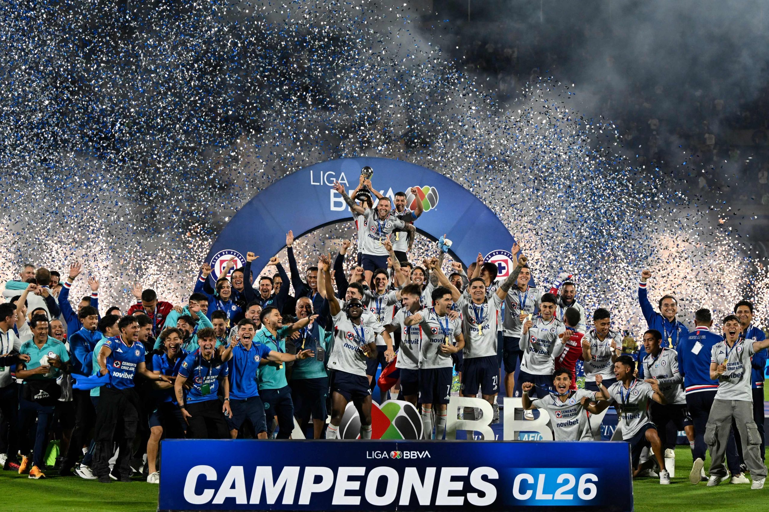 Cruz Azul's players lift the trophy after winning the Liga MX Clausura final second-leg football match between Pumas UNAM and Cruz Azul at Olimpico Universitario stadium in Mexico City on May 24, 2026. (Photo by Alfredo ESTRELLA / AFP)